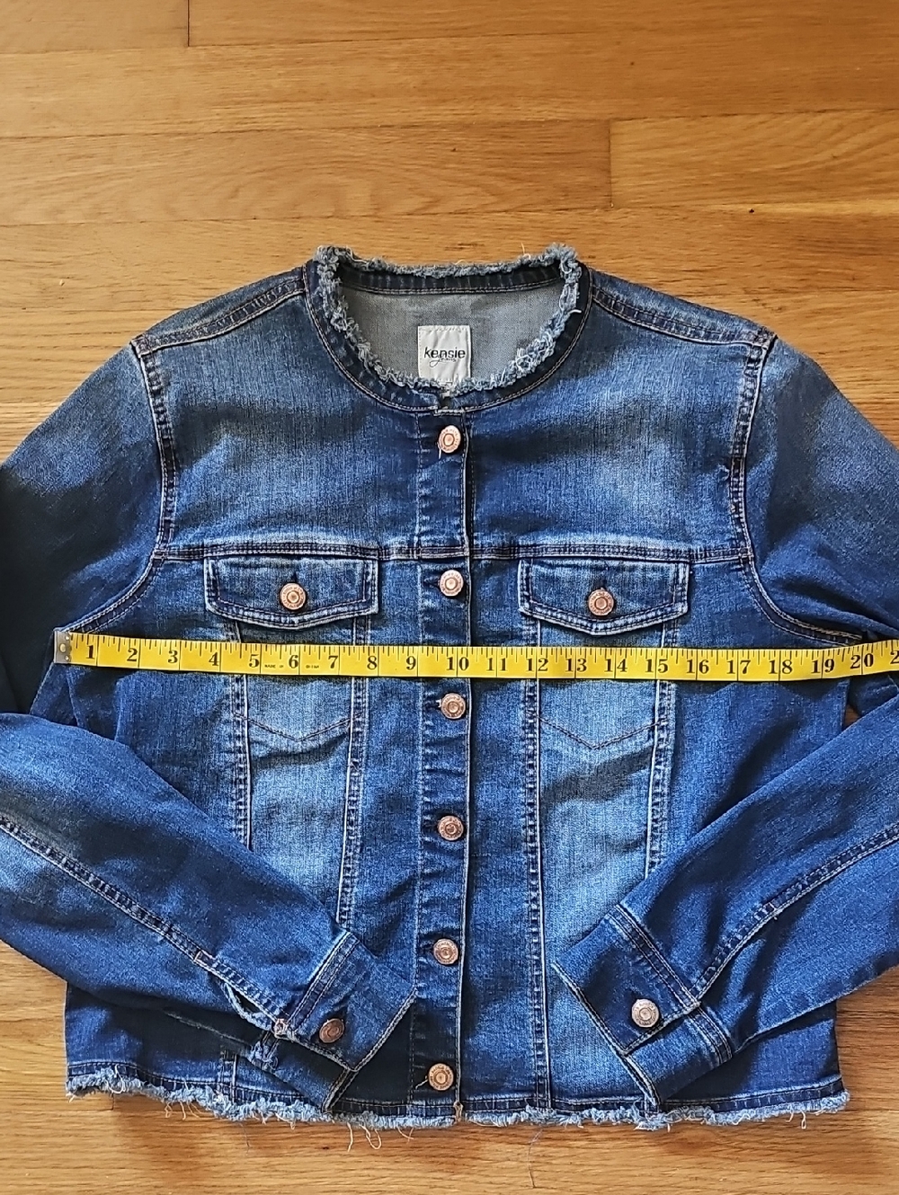 Kensie Jeans Frayed Neckline & Hem Faded Blue Denim Jean Jacket Women's Medium - Picture 7 of 13